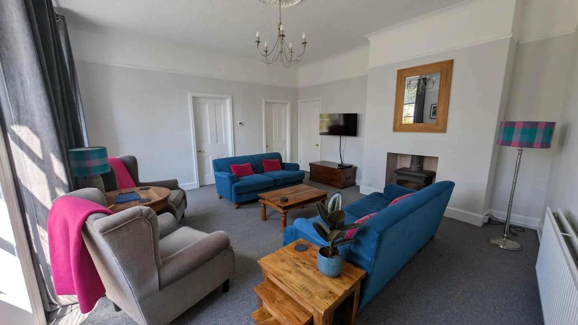 Two Apartments For Larger Group Pickering