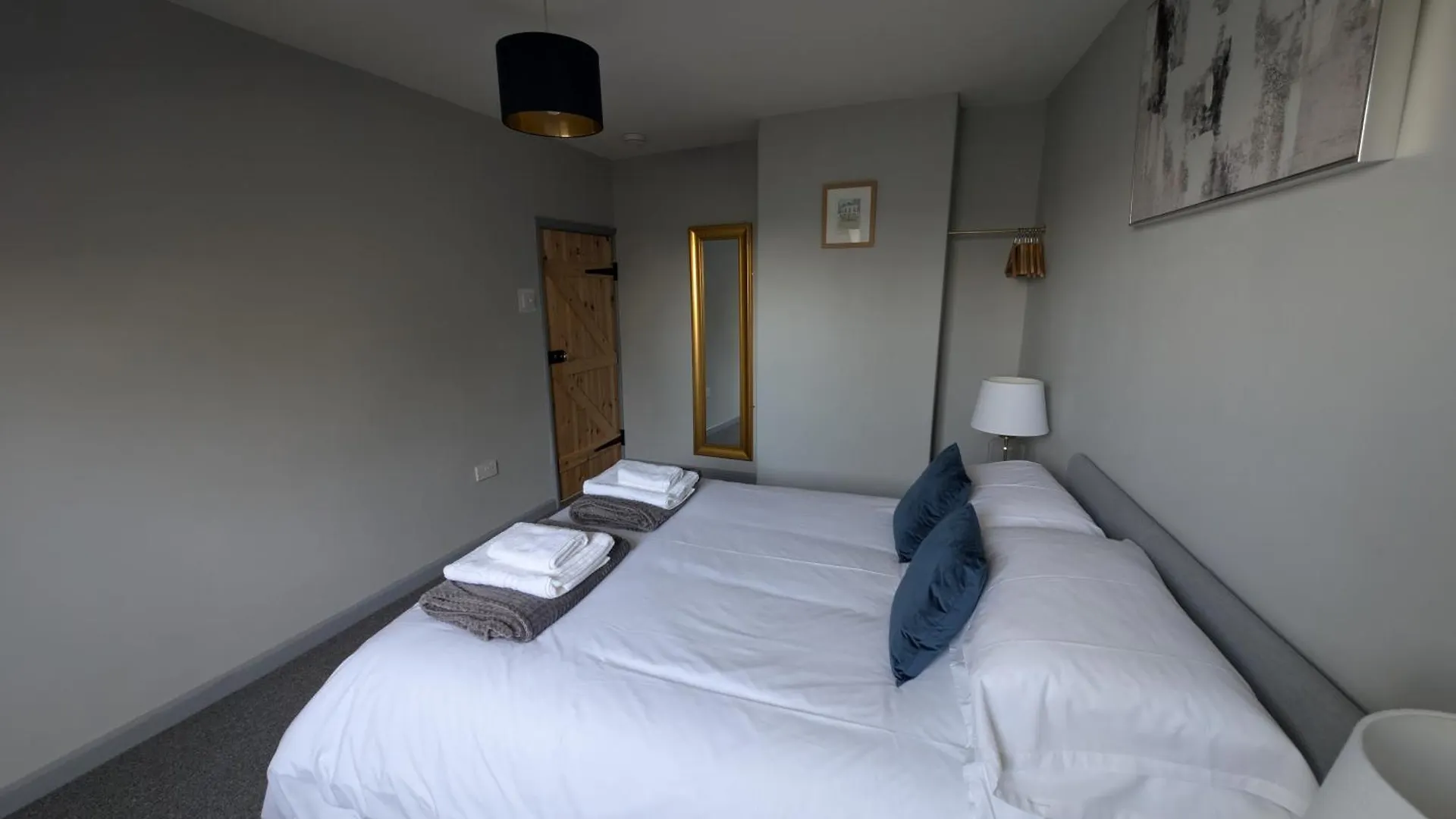Two Apartments For Larger Group Pickering